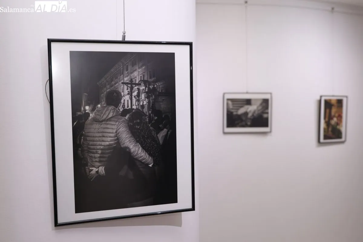 El Espacio Joven acoge la exposición fotográfica cofrade de Javier Barco sobre la Semana Santa. Foto de David Sañudo