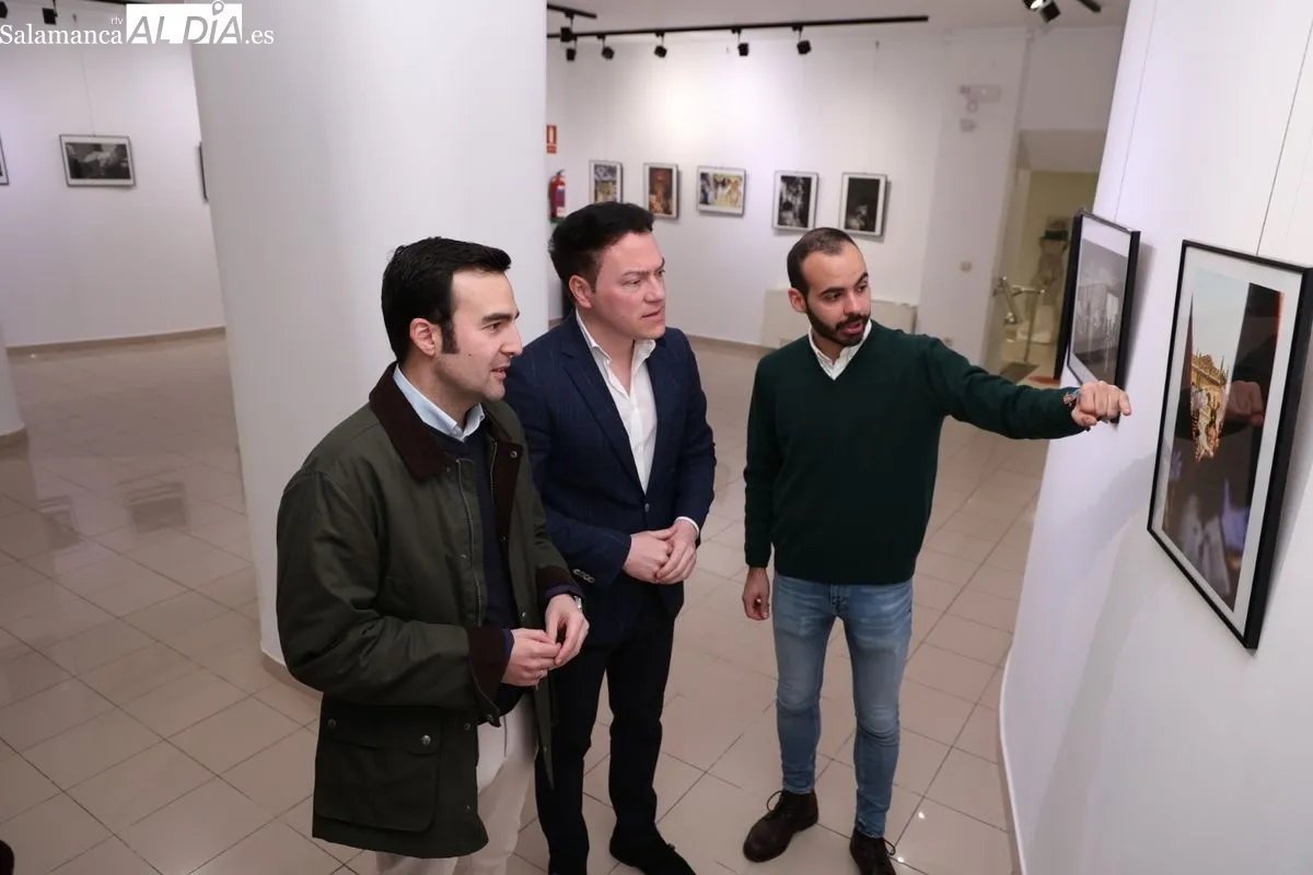 El Espacio Joven acoge la exposición fotográfica cofrade de Javier Barco sobre la Semana Santa. Foto de David Sañudo