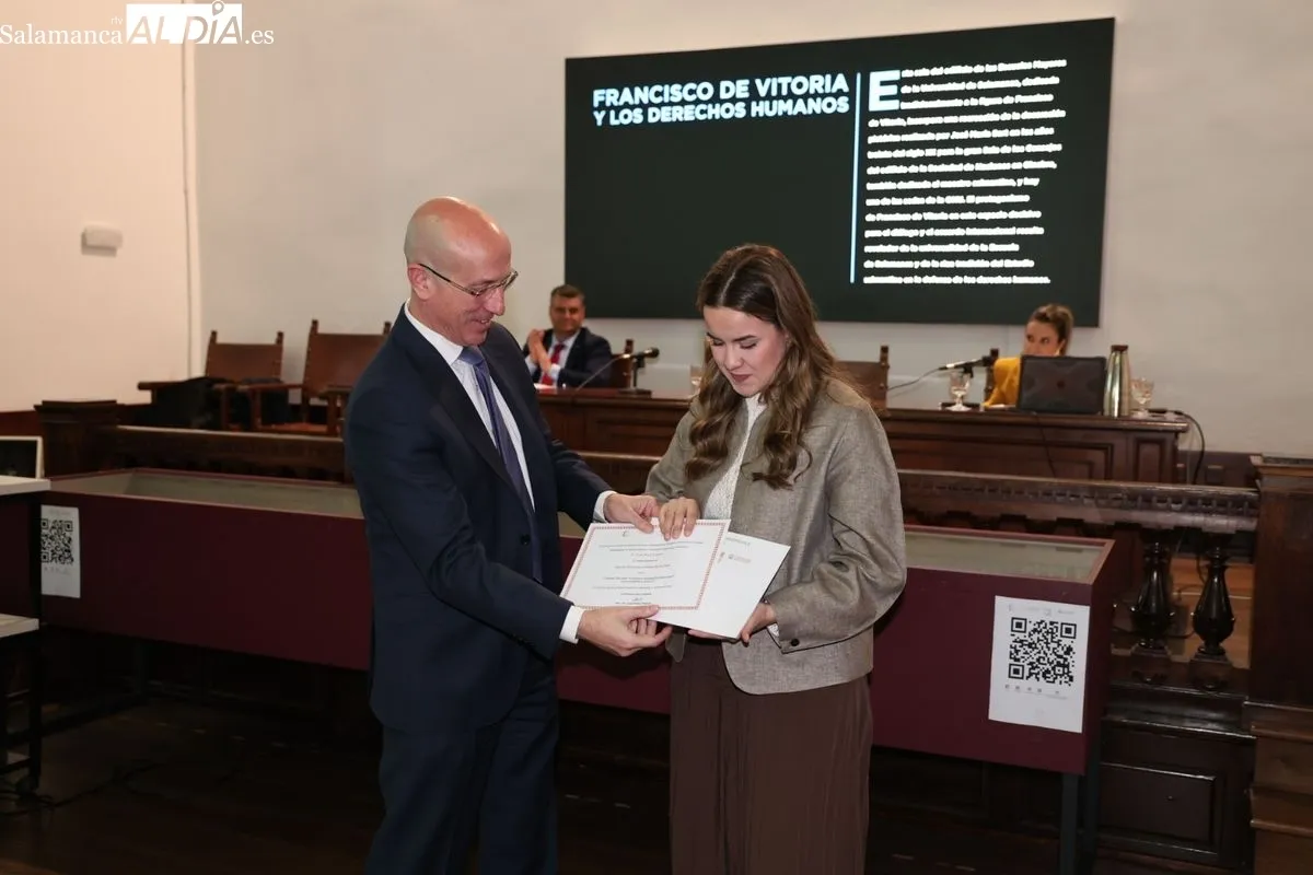 Entrega de premios a los mejores TFG de Creación e Innovación Empresarial en la I Jornada de Emprendimiento USAL y Caja Rural de Salamanca. Foto de David Sañudo