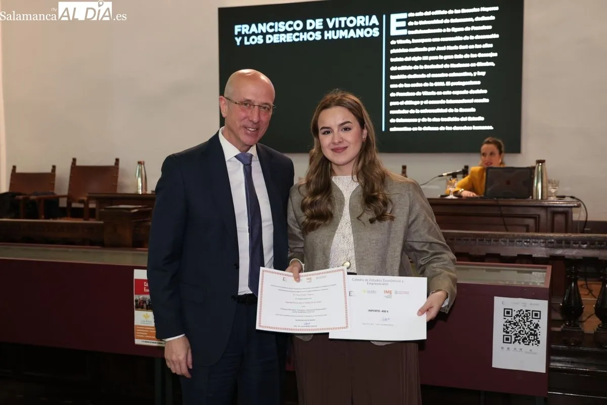Entrega de premios a los mejores TFG de Creación e Innovación Empresarial en la I Jornada de Emprendimiento USAL y Caja Rural de Salamanca. Foto de David Sañudo