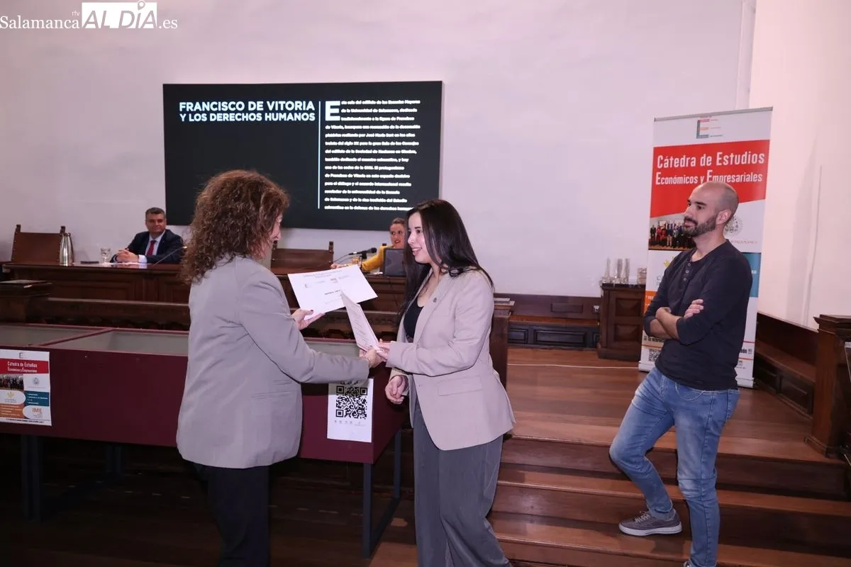 Entrega de premios a los mejores TFG de Creación e Innovación Empresarial en la I Jornada de Emprendimiento USAL y Caja Rural de Salamanca. Foto de David Sañudo