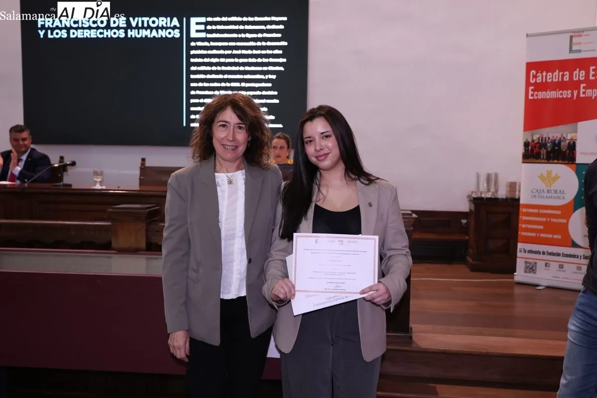 Entrega de premios a los mejores TFG de Creación e Innovación Empresarial en la I Jornada de Emprendimiento USAL y Caja Rural de Salamanca. Foto de David Sañudo