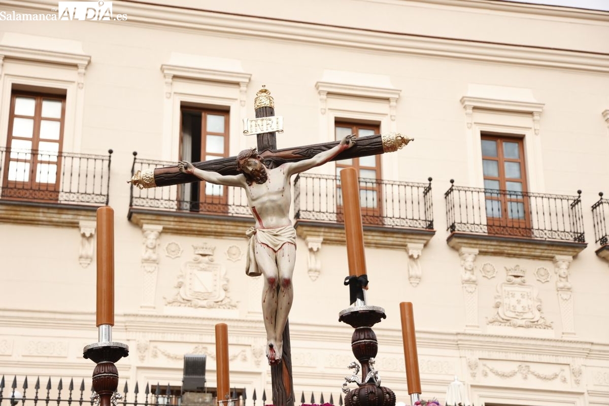 Un accidente fortuito obliga a retirar del culto al Cristo de la Buena Muerte