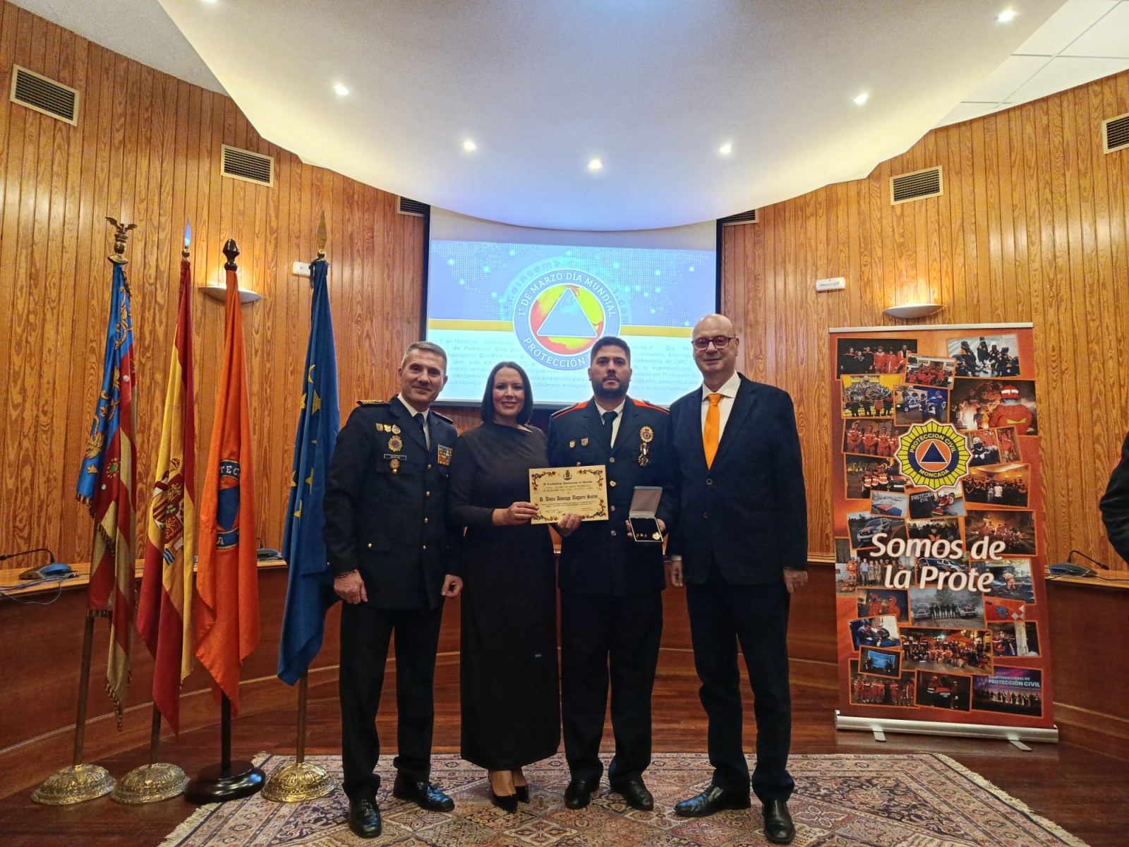 Álvaro Alaguero, voluntario de Santa Marta, recibe la Cruz al Mérito de Protección Civil