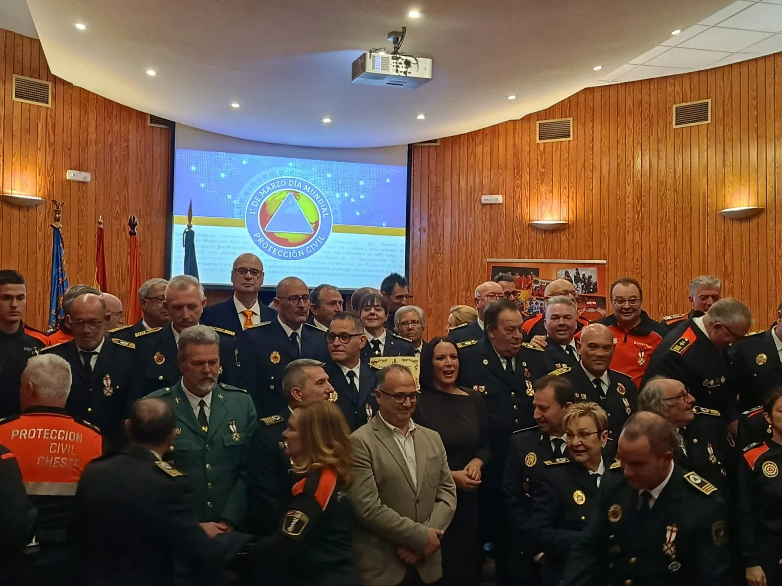 Foto 2 - &Aacute;lvaro Alaguero, voluntario de Santa Marta, recibe la Cruz al M&eacute;rito de Protecci&oacute;n Civil