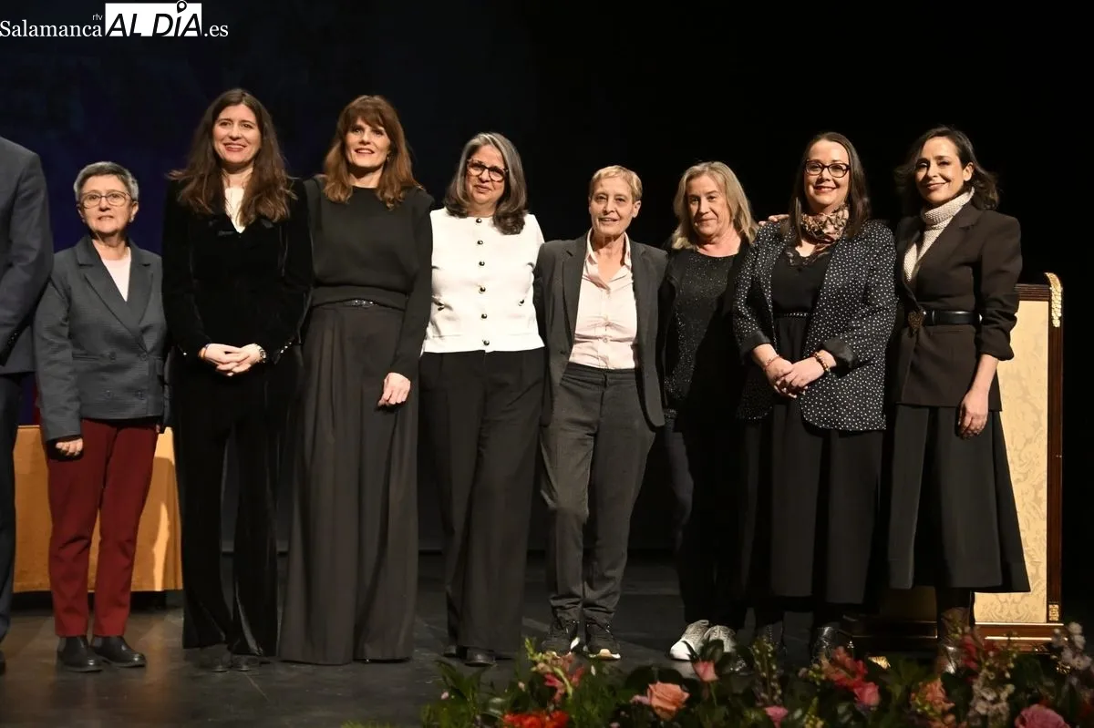 Foto 16 - FOTOS | Ciencia, periodismo y econom&iacute;a social: Salamanca premia el talento femenino