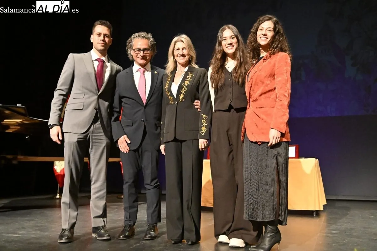 Foto 14 - FOTOS | Ciencia, periodismo y econom&iacute;a social: Salamanca premia el talento femenino
