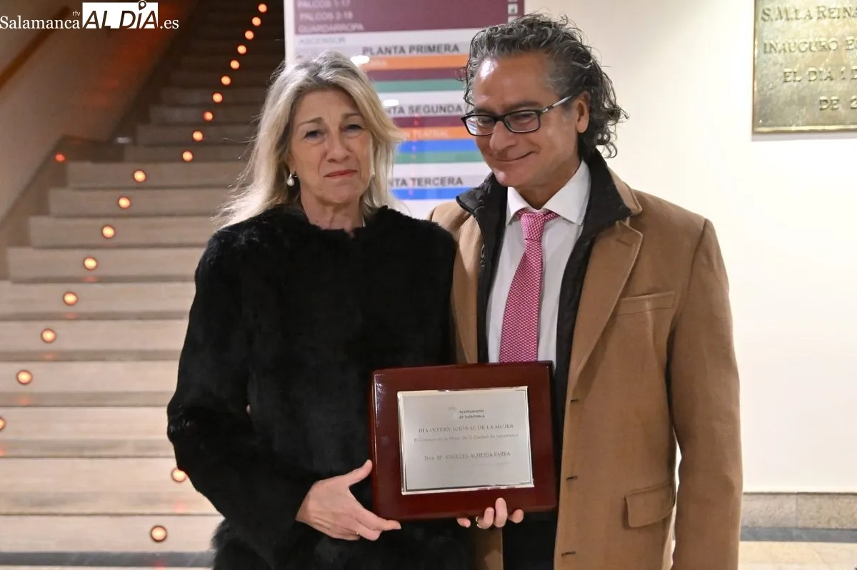 Foto 5 - FOTOS | Ciencia, periodismo y econom&iacute;a social: Salamanca premia el talento femenino
