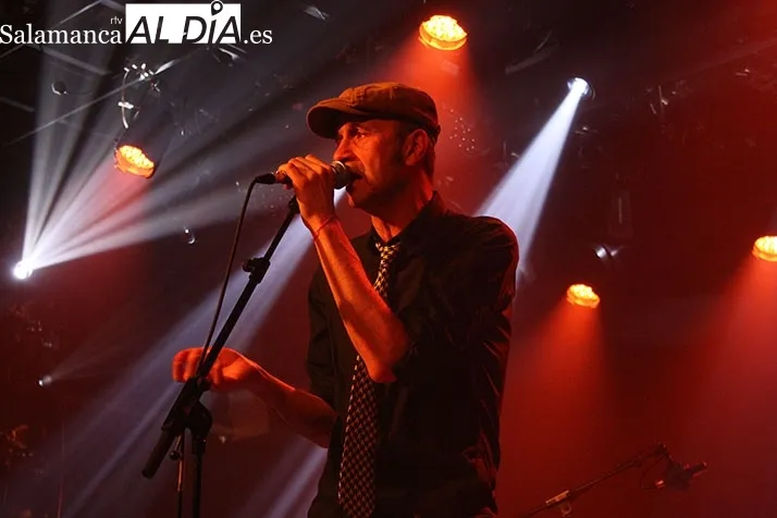 Ricky Gil, cantante de Brighton 64 (Foto: Julio Alonso)