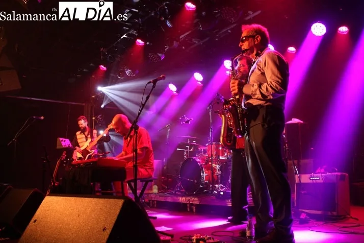 The Black Chillies con sección de metales (Foto: Julio Alonso)