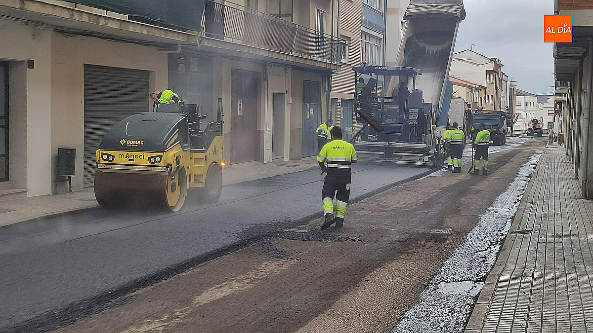 Se reanudan las obras de asfaltado en la calle Wetones