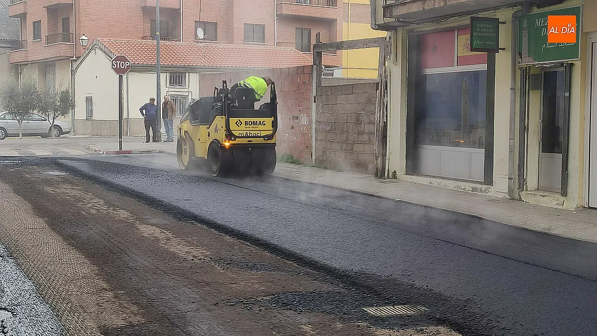 Foto 5 - Las obras de asfaltado se reanudan en la calle Wetones 