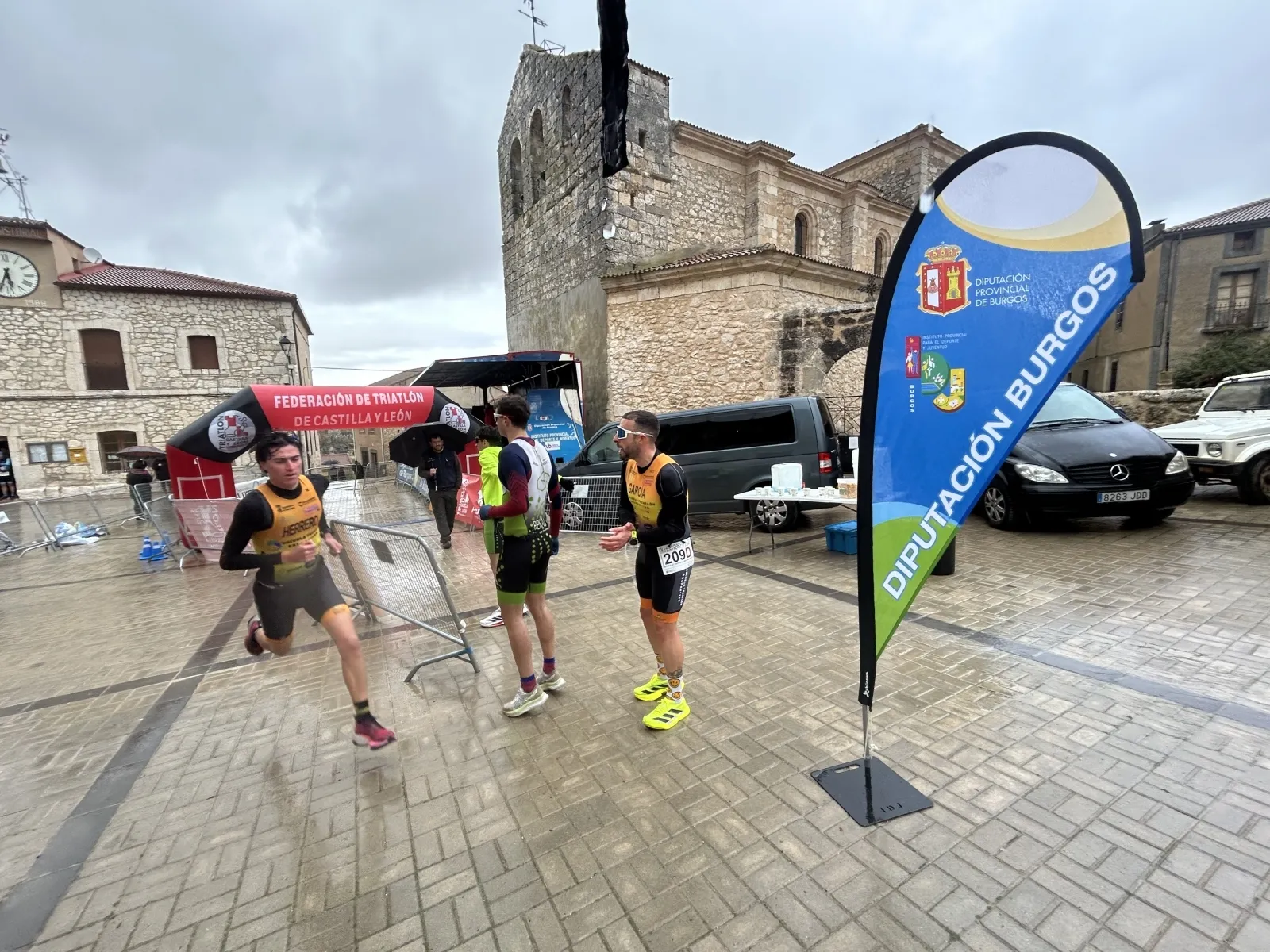 Foto 3 - La Escuela de Triatl&oacute;n Salmantina se proclama campeona regional de Duatl&oacute;n en Relevos Mixtos