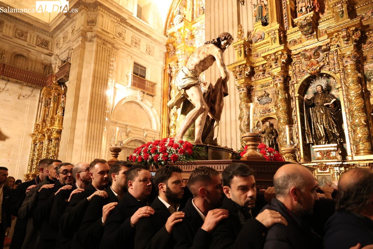 El Flagelado estrena la reliquia de la Columna en el Vía Crucis
