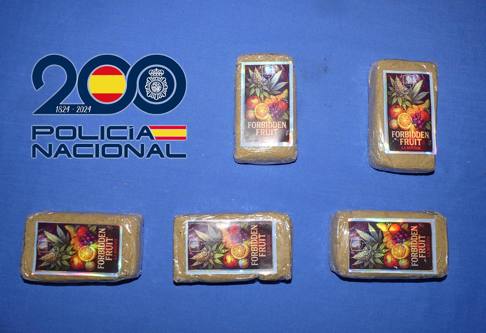 Pillado con medio kilo de hachís oculto en su ropa cerca de la estación de autobuses