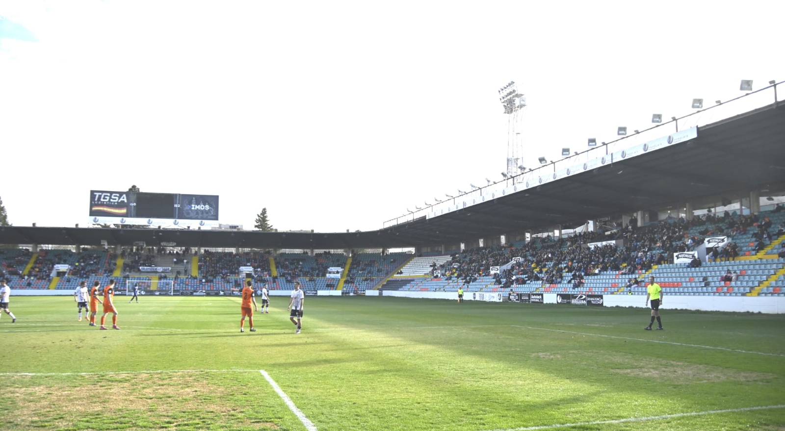 FOTOS | El 5-2 en Oviedo y la visita del colista Sámano registran la peor entrada del curso en un partido del Salamanca UDS en el Helmántico