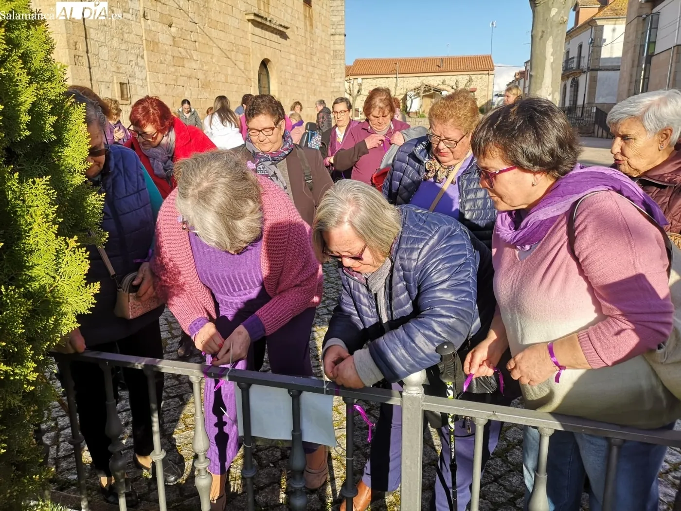 Las mujeres de La Fregeneda celebraron este domingo el Día Internacional de la Mujer / PURI SÁNCHEZ RUBIO