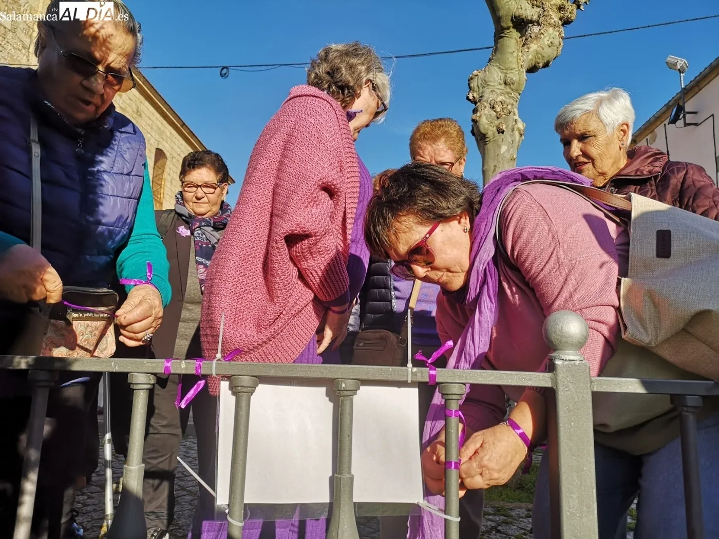 Las mujeres de La Fregeneda celebraron este domingo el Día Internacional de la Mujer / PURI SÁNCHEZ RUBIO
