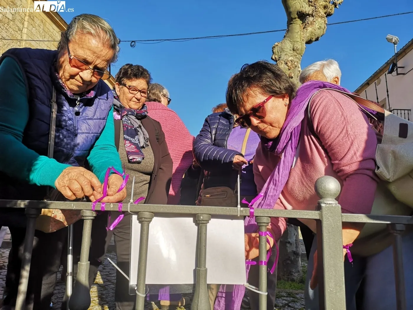 Las mujeres de La Fregeneda celebraron este domingo el Día Internacional de la Mujer / PURI SÁNCHEZ RUBIO