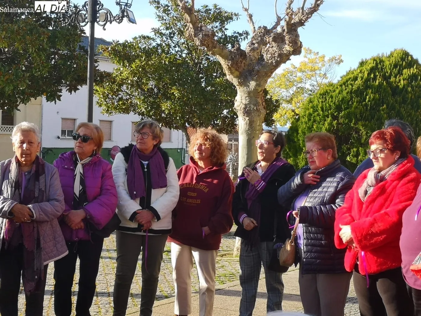 Las mujeres de La Fregeneda celebraron este domingo el Día Internacional de la Mujer / PURI SÁNCHEZ RUBIO