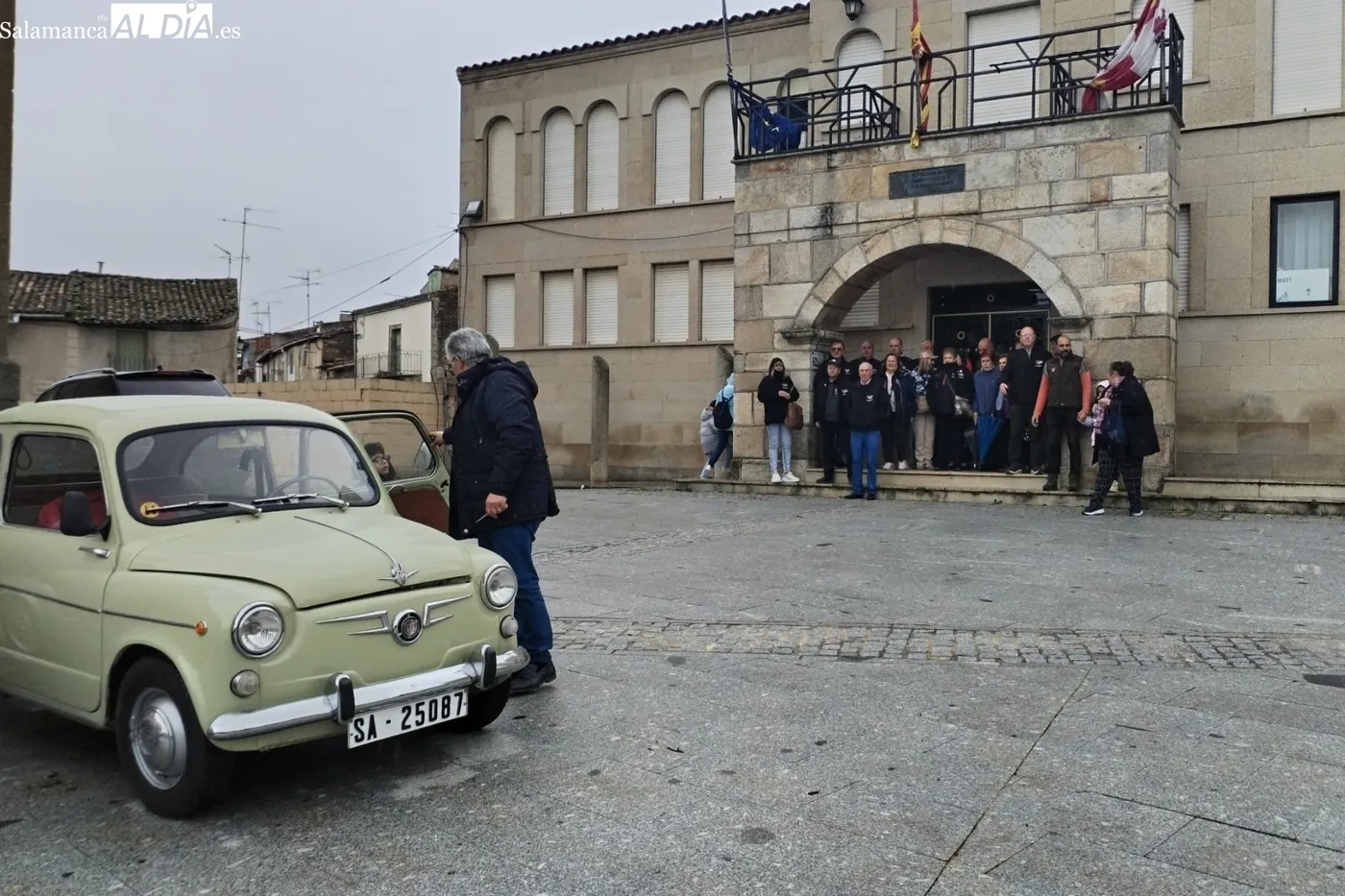 Una decena de Seat 600 recorren Las Arribes este fin de semana 