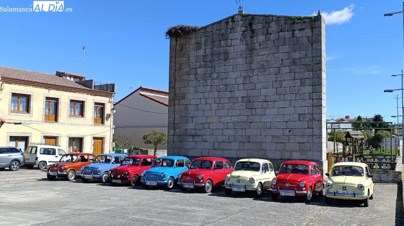 Los Seat 600 adornaban este domingo el frontón de Vilvestre