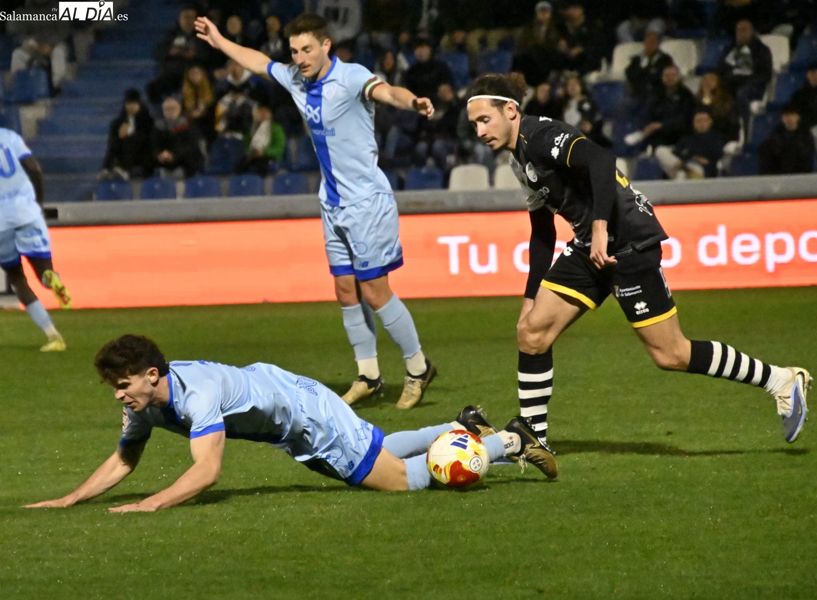 FOTOS Y VÍDEO | Unionistas no llega a un pacto con el Barakaldo y corta su racha para alejarse del soñado playoff (0-3)