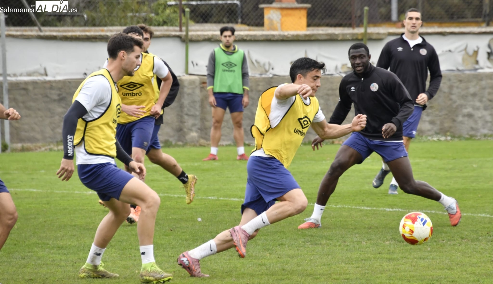 FOTOS | El Salamanca UDS, al completo en el primer entrenamiento para empezar la final ante el Bergantiños con numerosas bajas