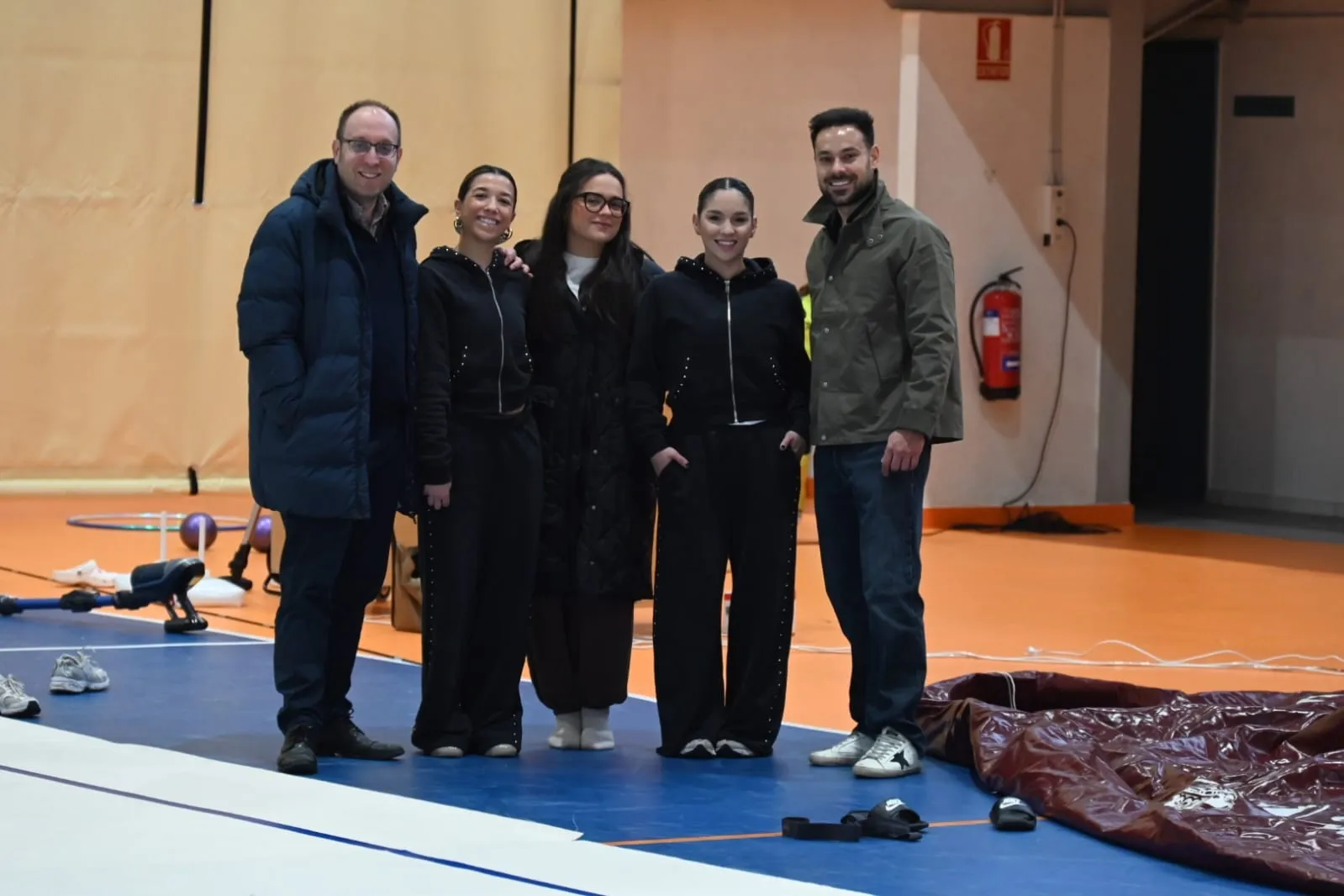 Foto 2 - El club &Iacute;taca y 350 j&oacute;venes estrenan tapiz homologado de gimnasia r&iacute;tmica