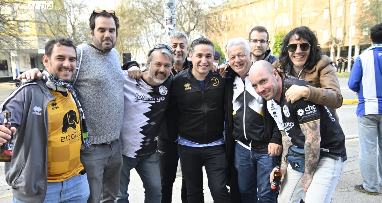 FOTOS | La afición de Unionistas ya se deja sentir en Ponferrada con la previa antes del partido en El Toralín