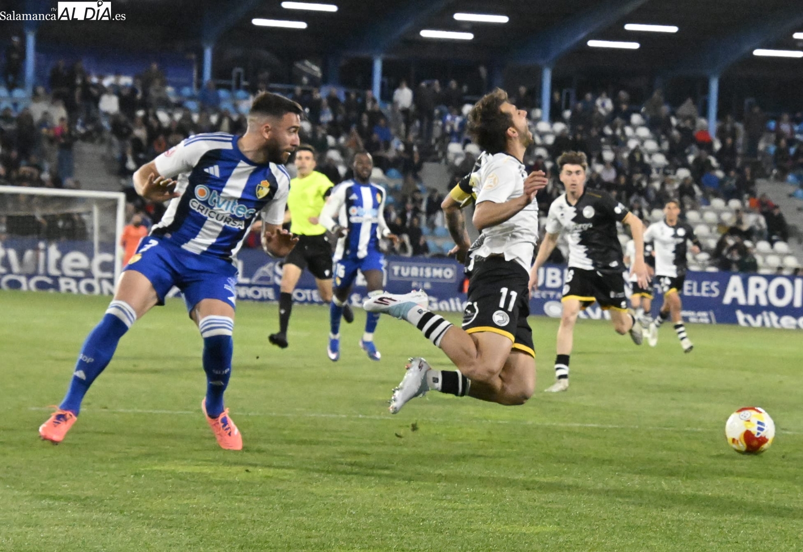 FOTOS Y VÍDEO | Unionistas se pone la zancadilla en El Toralín ante la Ponferradina y empieza a mirar más hacia abajo que al playoff (3-1)