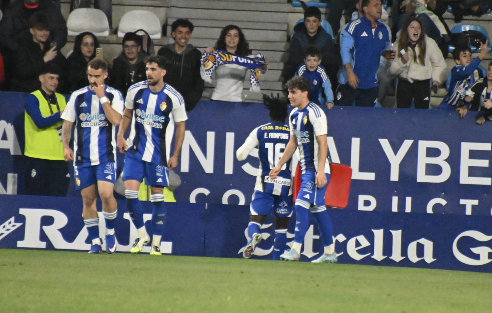 Pique de Unionistas con la Ponferradina y la celebración de la silla de Frimpong: 