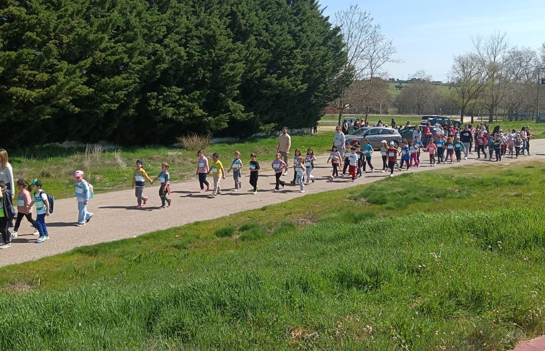 El CEIP Manuel Moreno Blanco de Vitigudino marcha por la paz a favor de UNICEF