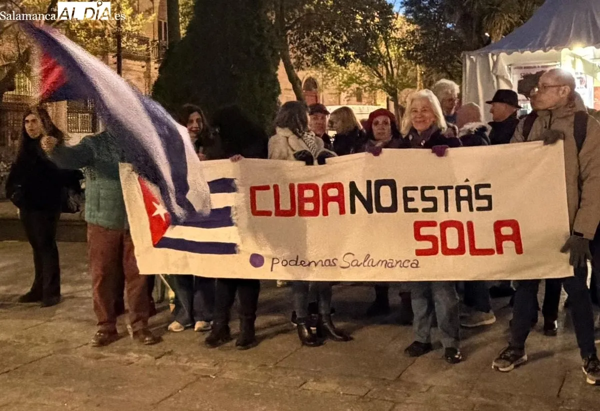 Concentración en Salamanca en apoyo el pueblo cubano y contra el bloqueo de EEUU. Fotos: Vanesa Martins