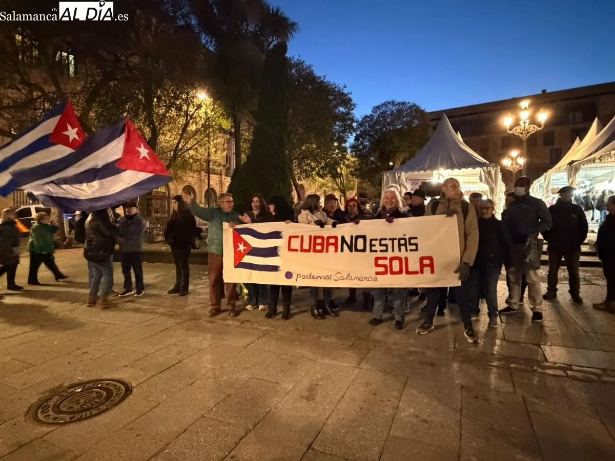 Concentración en Salamanca en apoyo el pueblo cubano y contra el bloqueo de EEUU. Fotos: Vanesa Martins