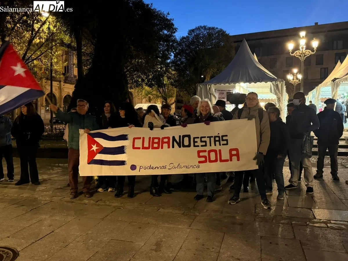 Concentración en Salamanca en apoyo el pueblo cubano y contra el bloqueo de EEUU. Fotos: Vanesa Martins