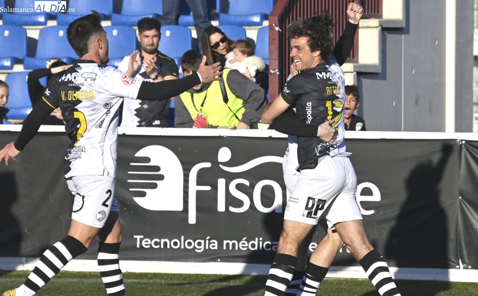 FOTOS Y VÍDEO | Unionistas quiere quedarse en Primera RFEF y acaricia la permanencia tras ganar al Arenteiro en su final (3-1)