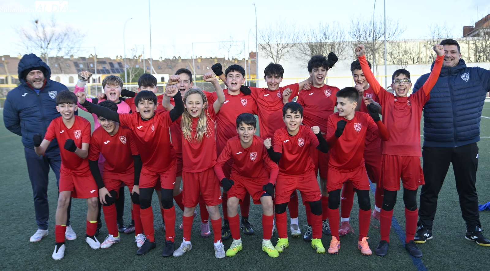 FOTOS | El Ribert, el club de barrio que ha alcanzado su techo: Son padres, tíos y amigos. Hemos generado un ambiente familiar
