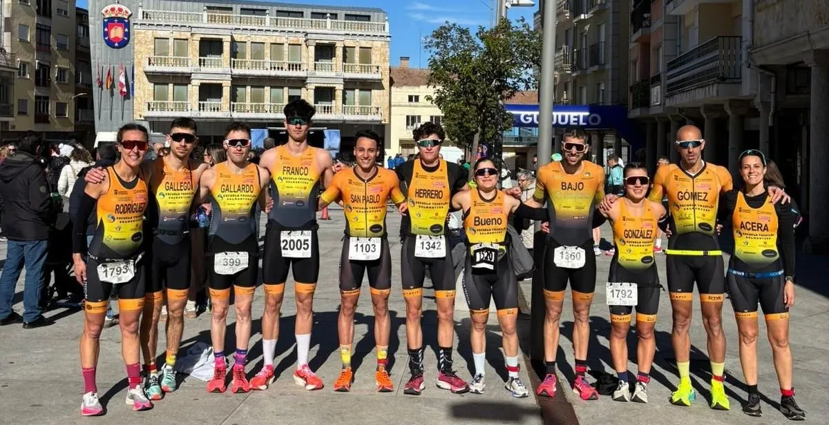 Foto 3 - Ester Rodr&iacute;guez y &Oacute;scar Herrero lideran la victoria por equipos de la Escuela Triatl&oacute;n Salmantina en Guijuelo