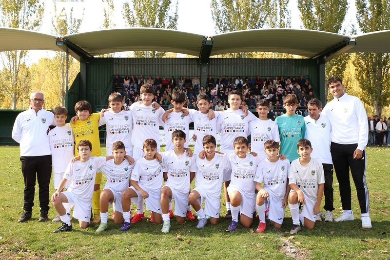 El Infantil del Alba de Tormes CF crece desde el compromiso y la adaptación al fútbol 11