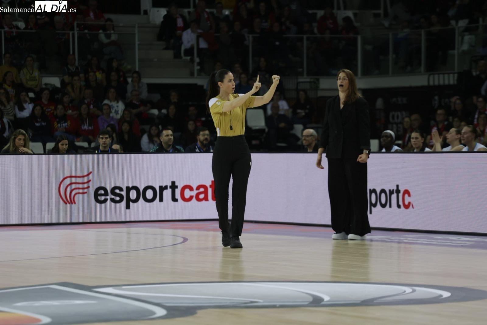 Montañana muestra su orgullo por el esfuerzo del Perfumerías Avenida e Iyana Martín rompe a llorar en sala de prensa