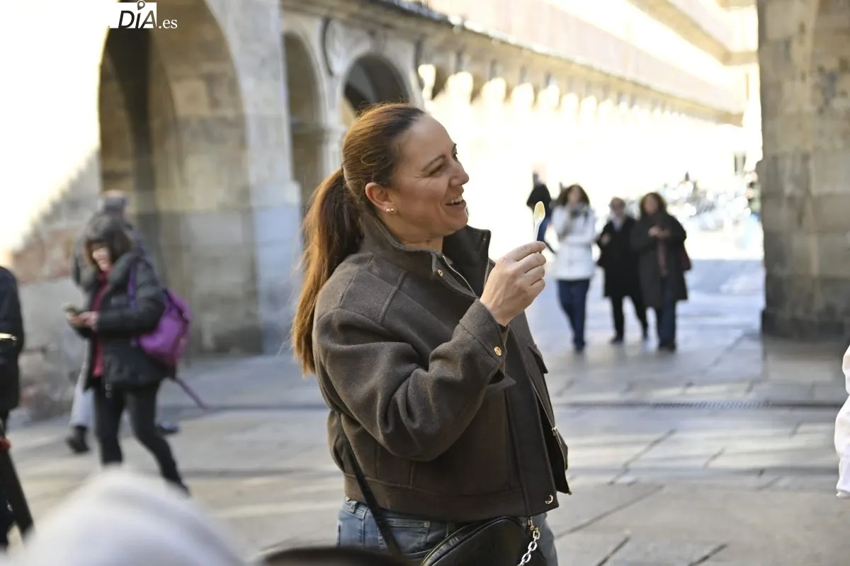 Protesta de apicultores salmantinos, convocados por COAG, en la Plaza del Corrillo. Foto de SALAMANCA AL DÍA