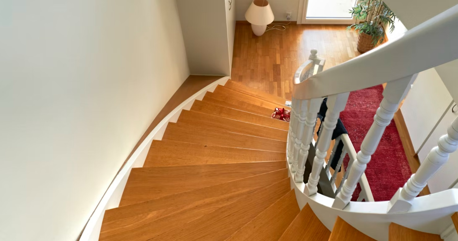 Por qué no debes renunciar a una silla salvaescaleras por el diseño en tu vivienda