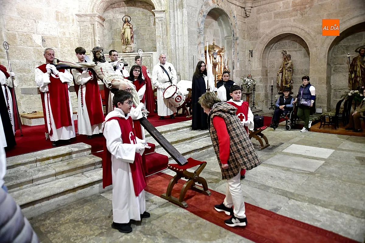 Bajada y Besapies Cristo del Silencio
