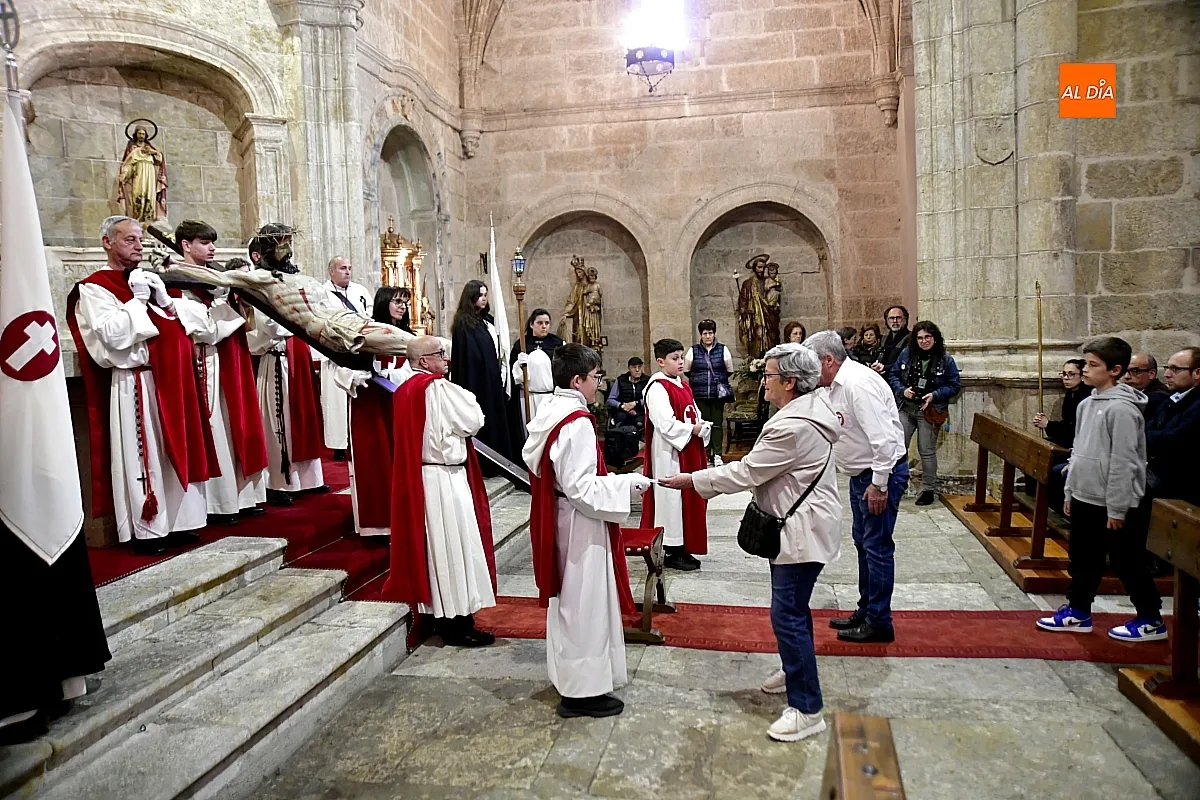 Bajada y Besapies Cristo del Silencio