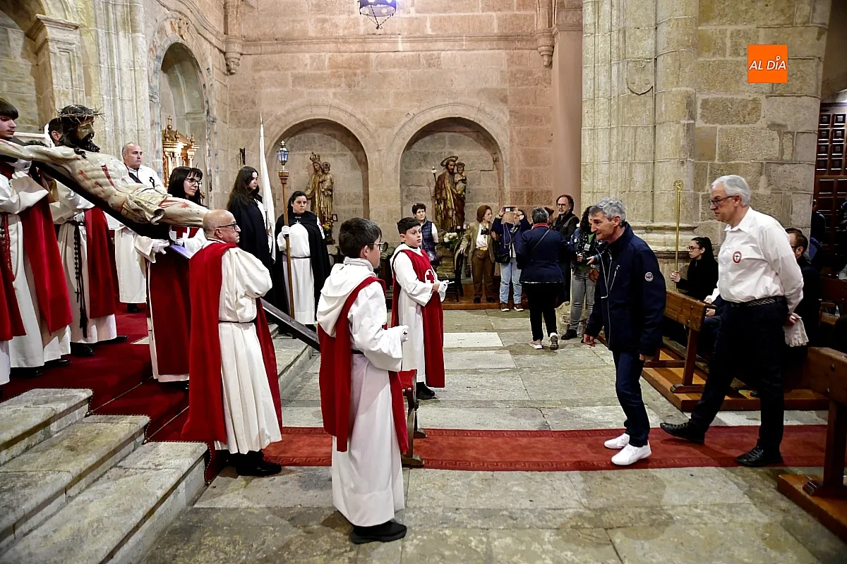 Bajada y Besapies Cristo del Silencio