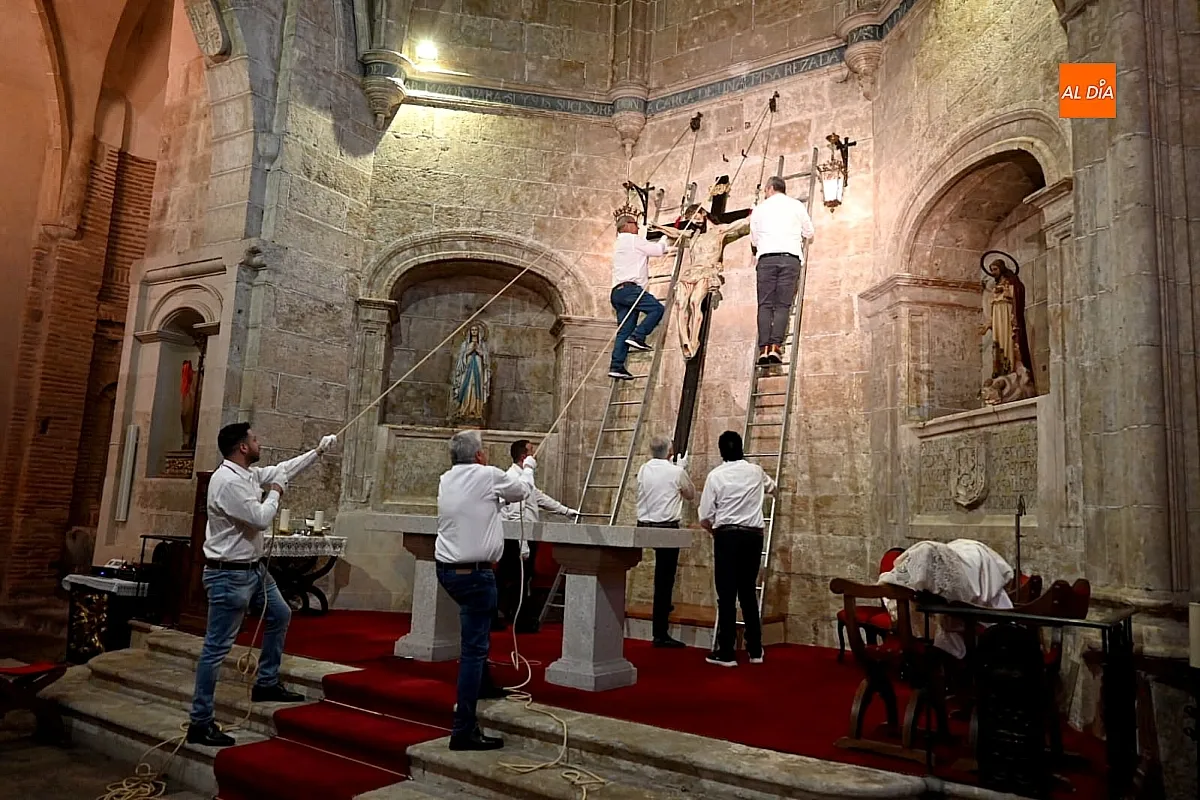 Bajada y Besapies Cristo del Silencio