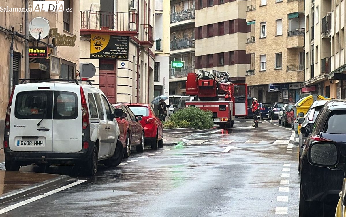 Susto en Salamanca: cae una antena en calle Gran Capitán