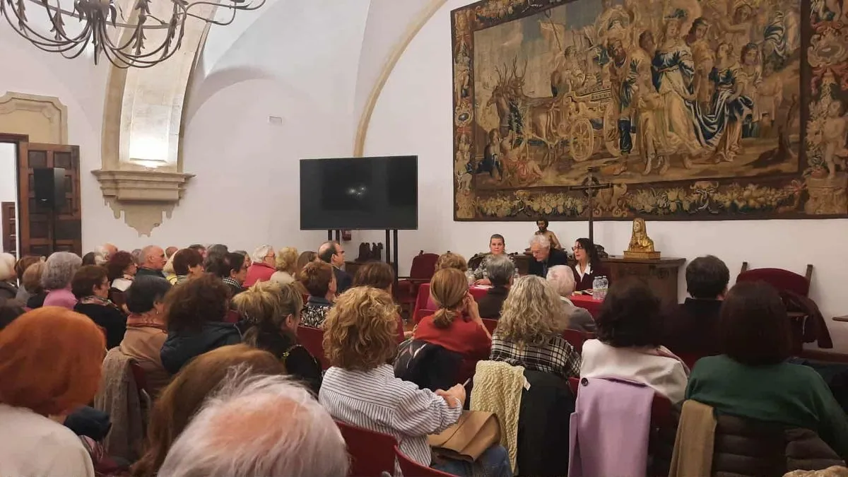 Emotivo encuentro en Salamanca para evocar el exilio de Miguel de Unamuno en Hendaya y su relación con el injustamente olvidado Eduardo Ortega y Gasset con los nietos de ambos.