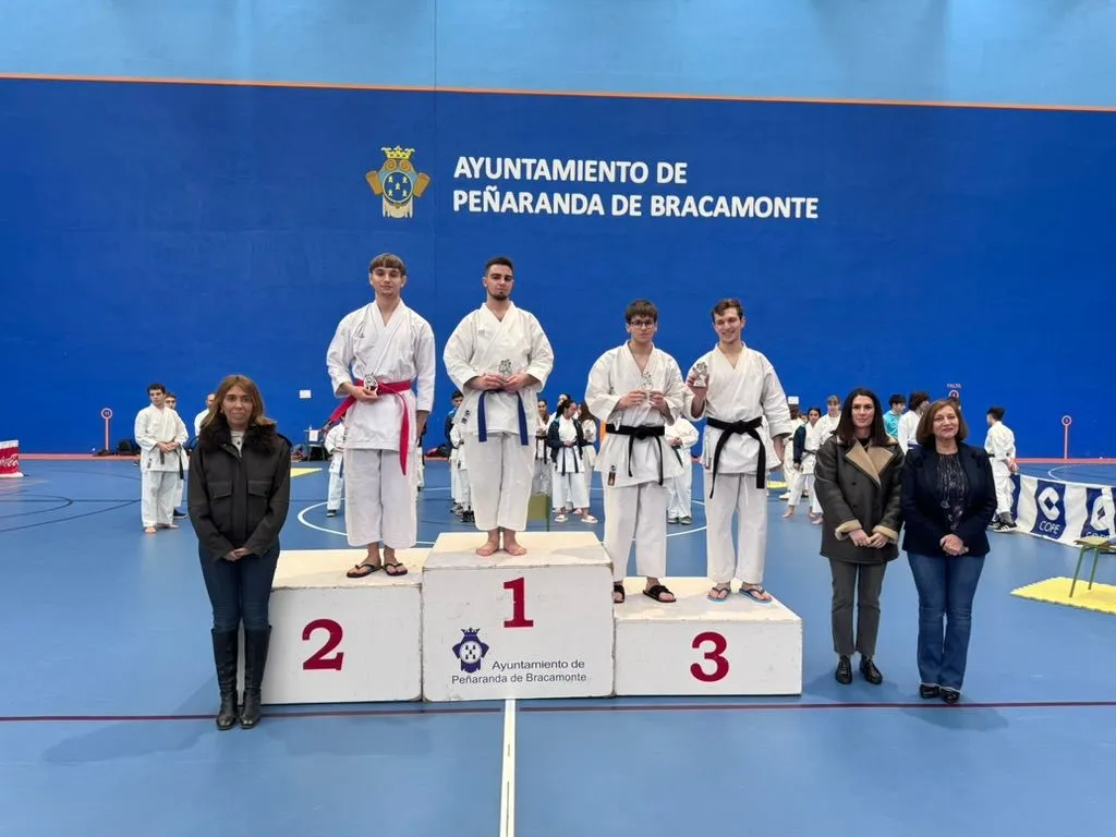 Foto 7 - M&aacute;s de 120 j&oacute;venes participan en el consolidado IV Open de K&aacute;rate Ciudad de Pe&ntilde;aranda